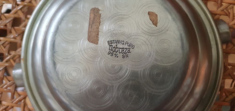 Cinzeiro em estanho