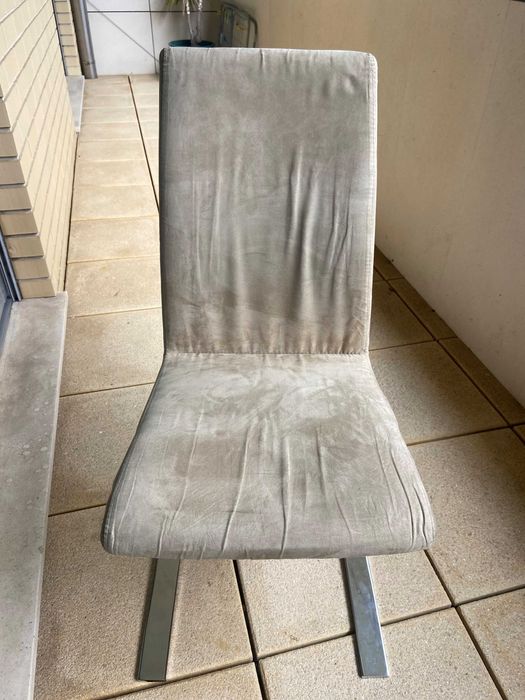 Cadeira de mesa de jantar confortáveis e com pouco uso