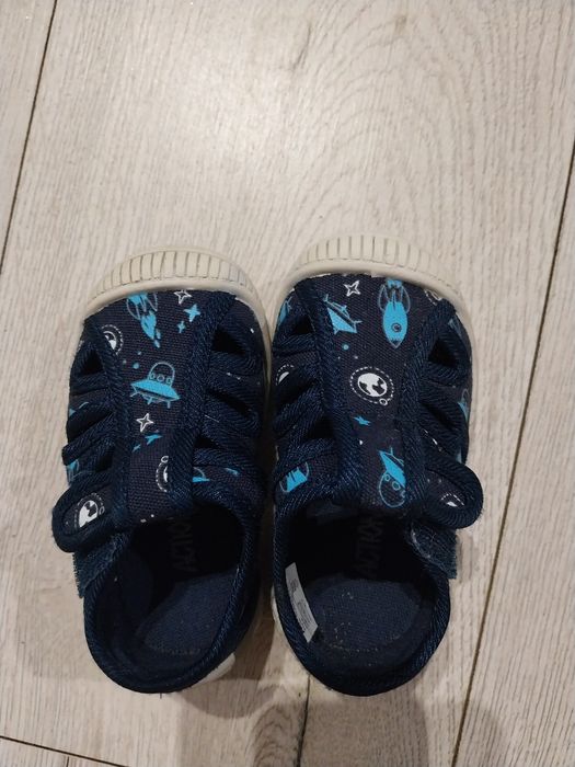 Buciki, papcie, trampki