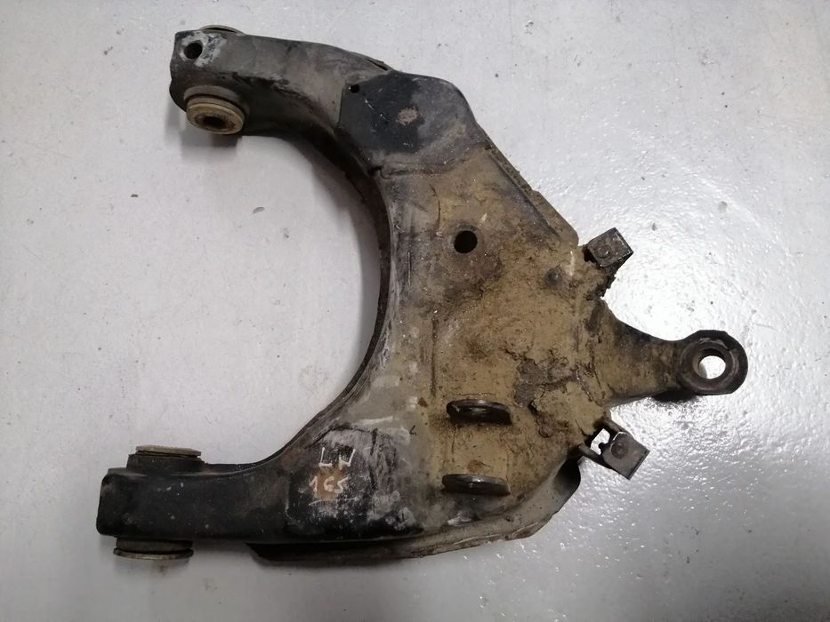 Braço da suspensão esquerdo Toyota Hilux 4WD LN165