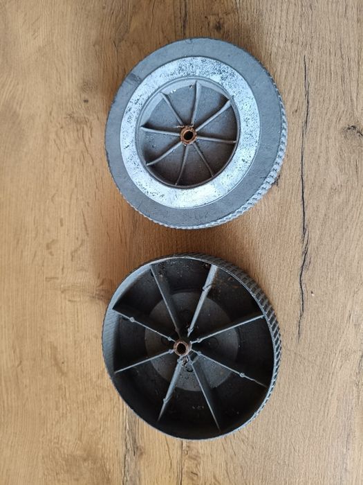 Różne kółka plastikowe