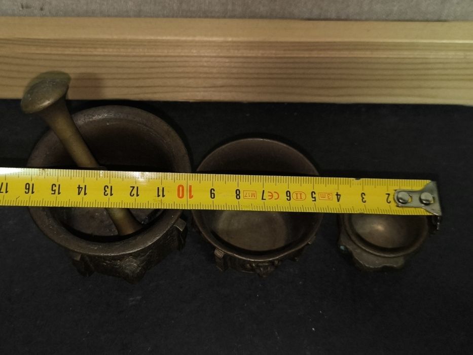 Almofariz e pilão em bronze com leões
Conjunto de almofariz e pilão em