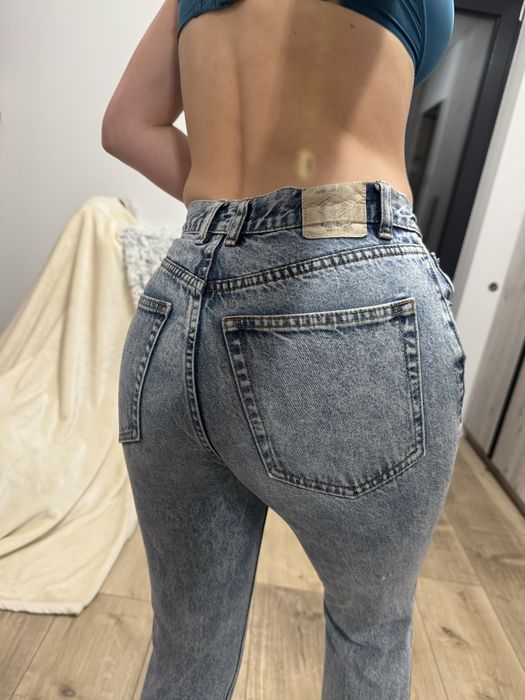 Soodnie jeansy mom slim fit Pull&Bear