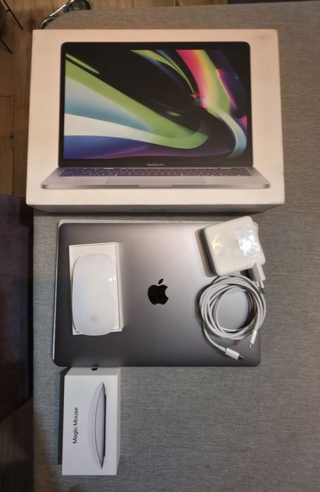 MacBook Pro 13” 2022 – mało używany + myszka Apple + etui
MacBook Pro