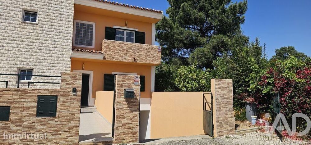 Moradia geminada T4 em Gâmbia-Pontes-Alto da Guerra