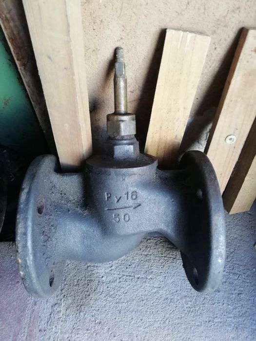 Вентиля чугунные фланцевые ДУ 40