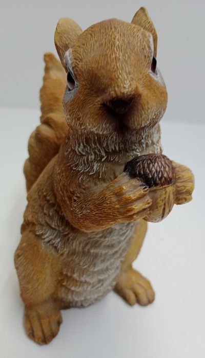 Figurka kolekcjonerska. Wiewiórka