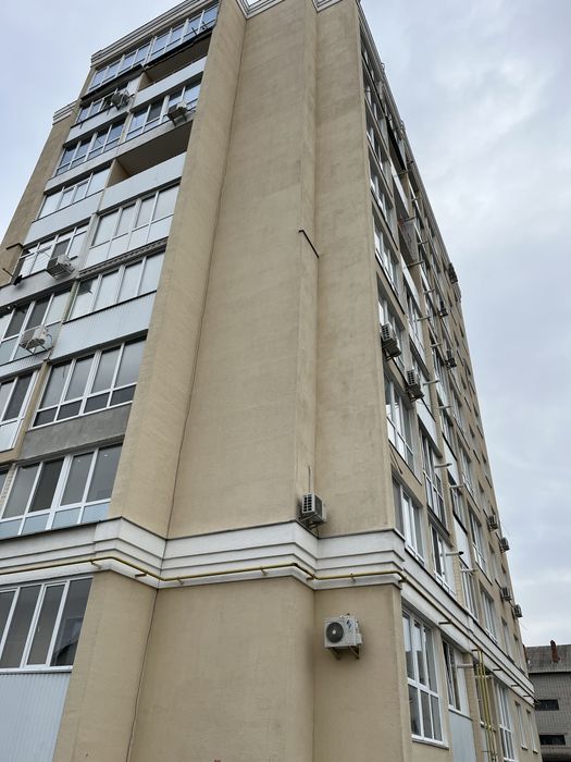 Продаж 2-кім квартири  у новому заселеному будинку. 60 м2. Підходить під Є оселя