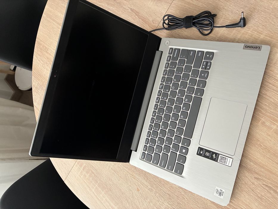lenovo ideapad 3 14iil05 i3 8GB ram 256SSD