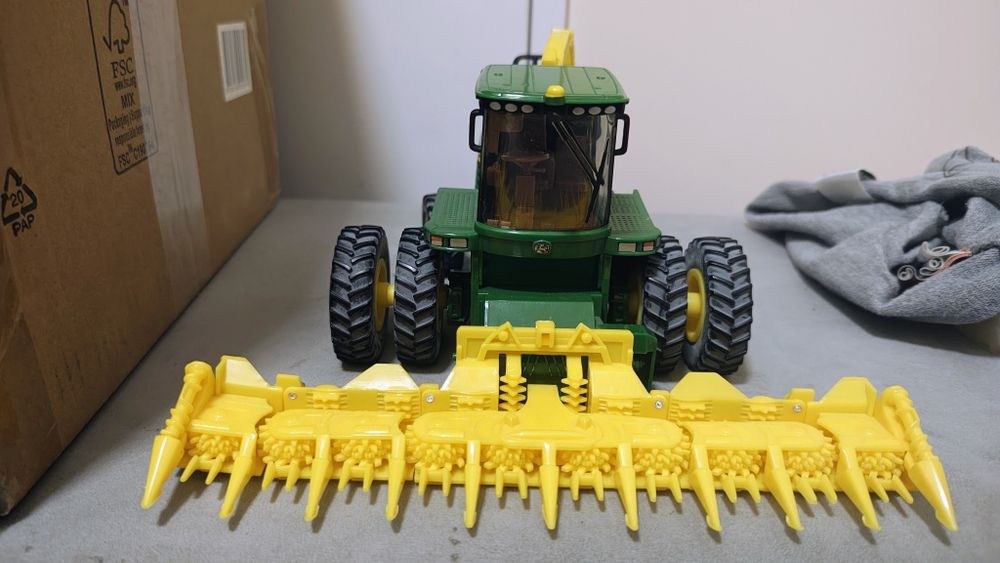 ERTL sieczkarnia john deere 7780