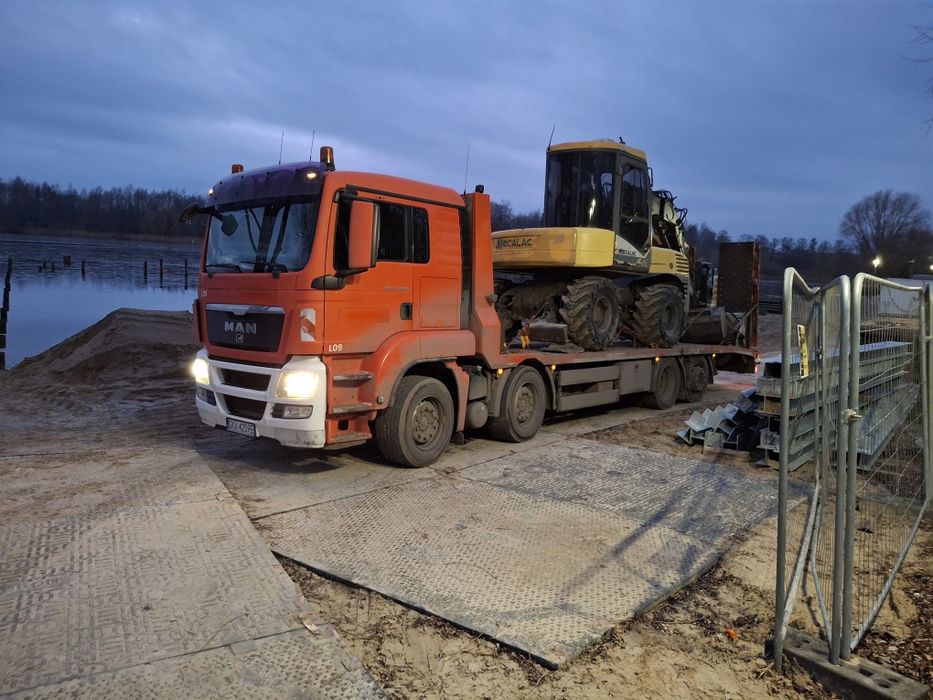 Transport laweta maszyny budowlane wozki widłowe koparki ładowarki