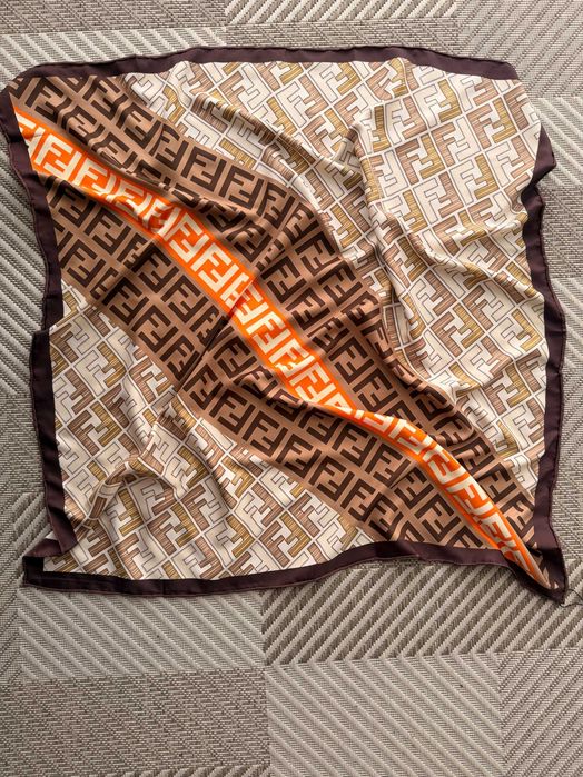 Нова жіноча хустка в стилі Fendi 90x90 см