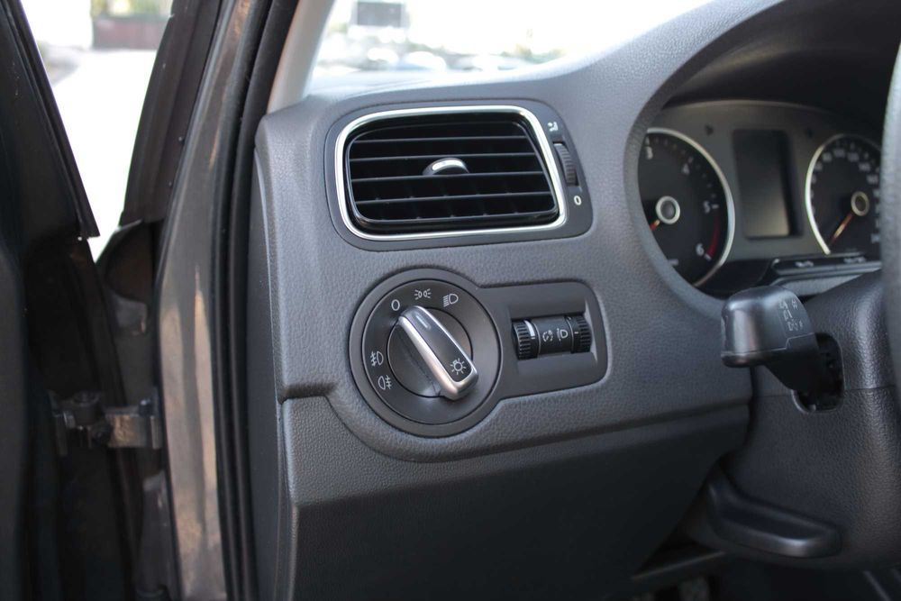 Volkswagen Polo 1.2 TDI Confortline (99€/Mês)