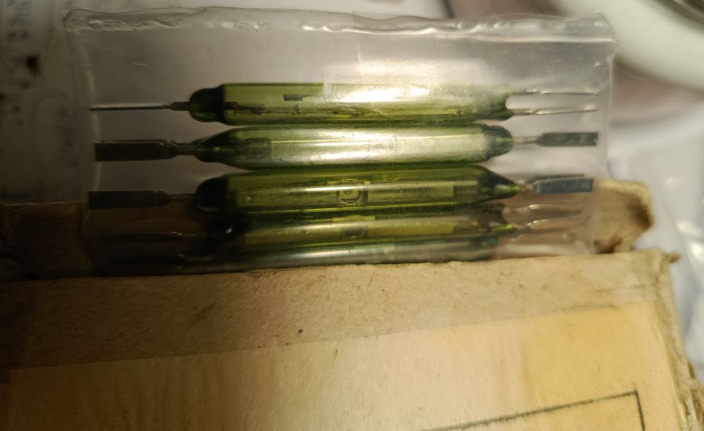 Продам герконы  МКА-52202 А, новые