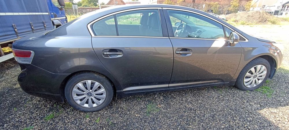 toyota avensis  t27 2.0 D4D 1AD 126km lak 1G3  samochód na części