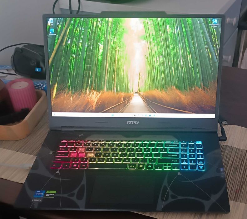 MSI Cyborg 17 B13WGKG-203XPL - i7 13620H | 17,3'' | 16GB | 1TB | RTX 5070 |  WINDOWS 11