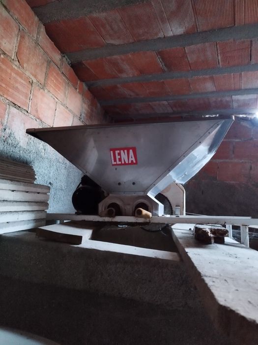 Cubas de inox e esmagadora de Uvas