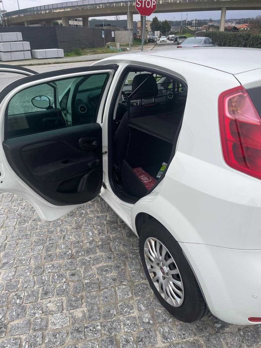 Fiat Punto Van 1.3 MultiJet (2018) – Nacional, Económico e Fiável
