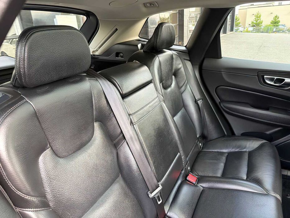 Volvo XC60 T5 Momentum      2020