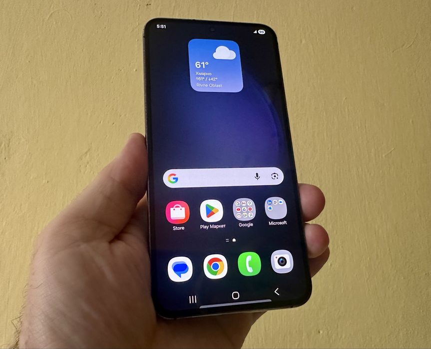 Samsung Galaxy S23. 8/128г. Snapdragon 8 Gen 2.