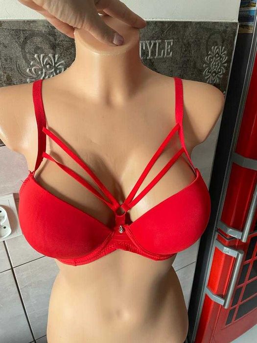 Piękny , sexy biustonosz Asos , strapsy paski roz 75C