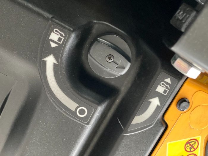 Traktor Ogrodowy Cub Cadet ZERO-TURN XZ3 122cm / V-Twin Kawasaki 24 km