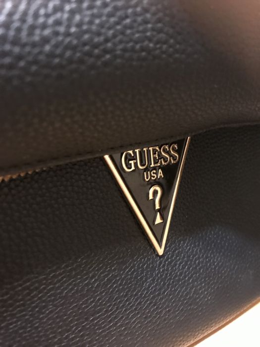 Torebka listonoszka Guess pojemna