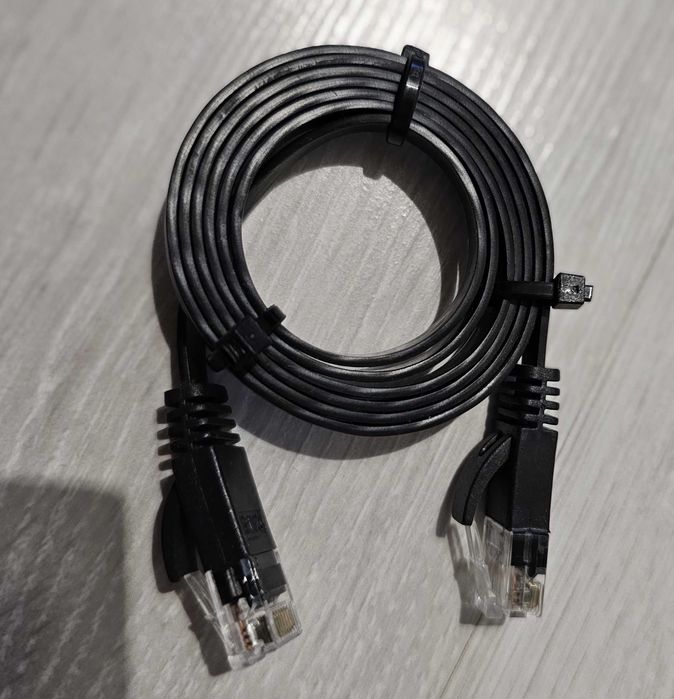 Kabel Ethernet czarny płaski CAT 6 1m