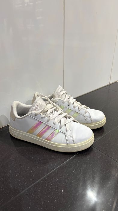 Sapatilhas Adidas tamanho 37,5