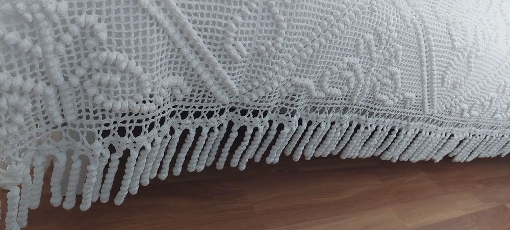 Vendo Colcha de renda