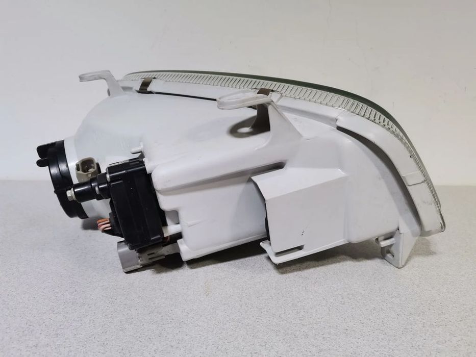 lampa reflektor lewy  toyota rav4 rav 4 i 94-97 oryginał