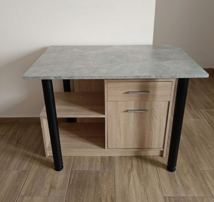 Stolik kuchenny jasny beton