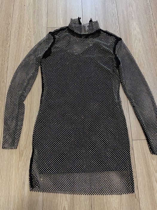 Блискуча сукня