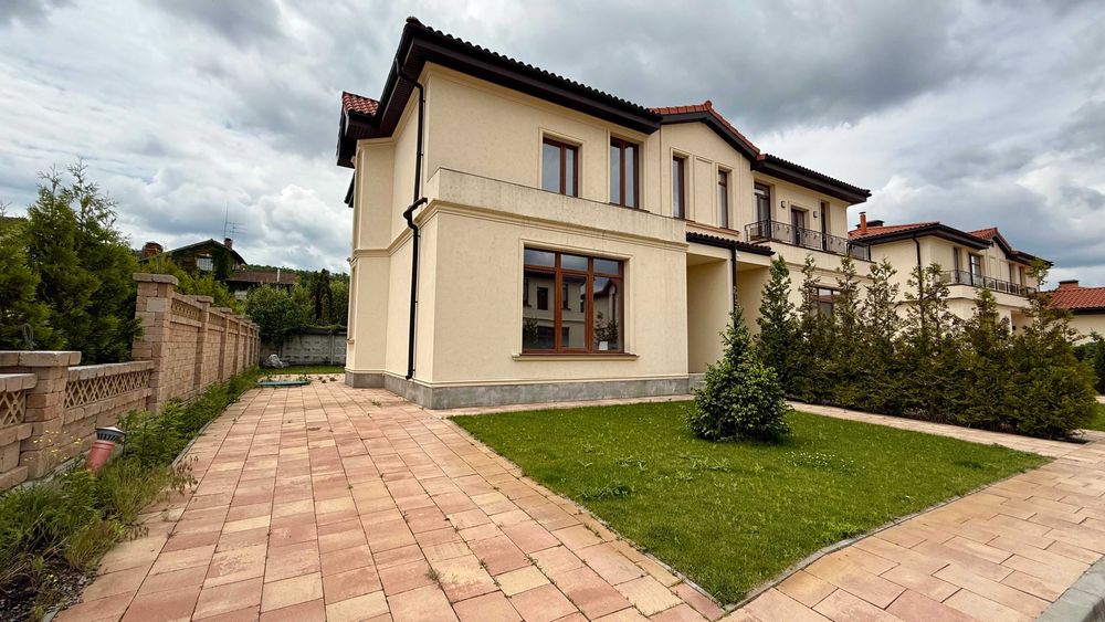 Без%.Продаж дуплекса в КМ "Фонтан",є басейн,барбекю. Підгірці.3 сотки