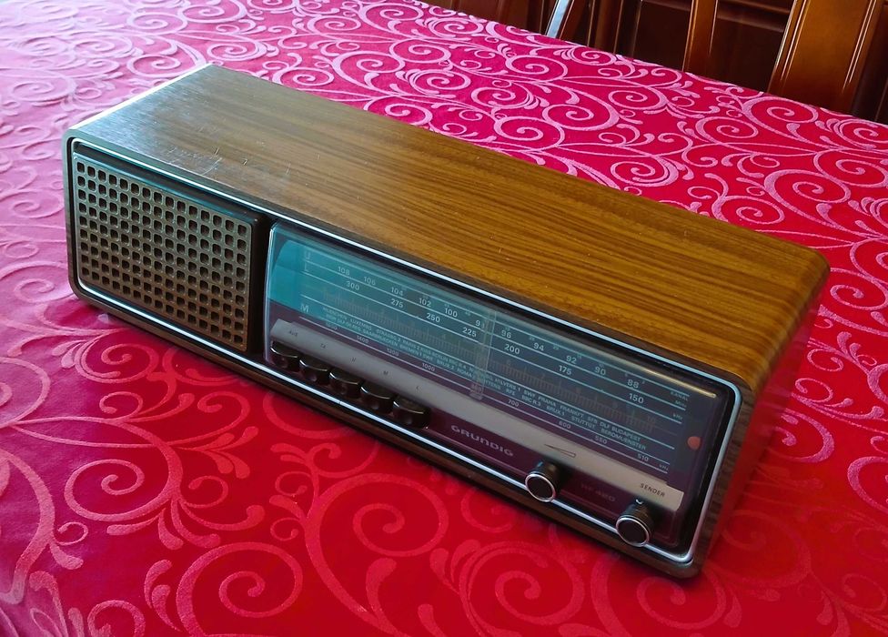 Rádio Grundig RF 420 fabricado em Portugal