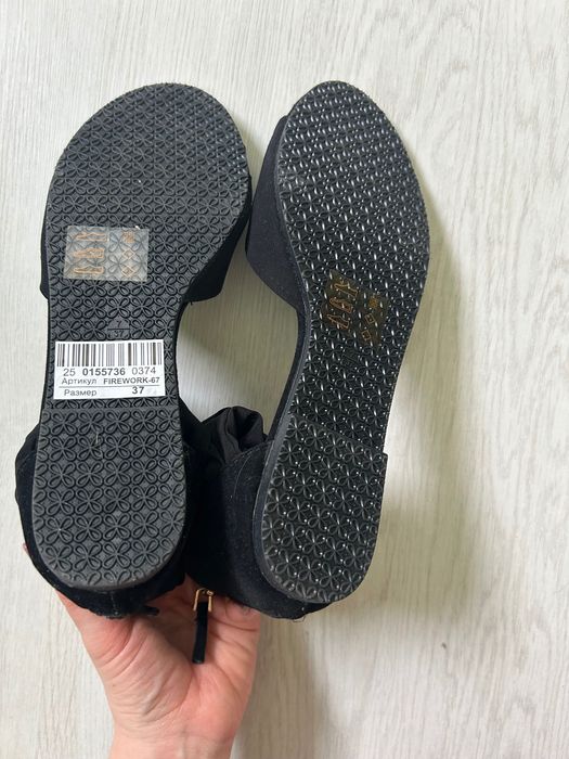 Eleganckie, czarne sandałki