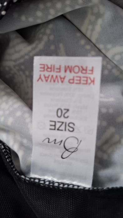 Strój kąpielowy jednoczęściowy.