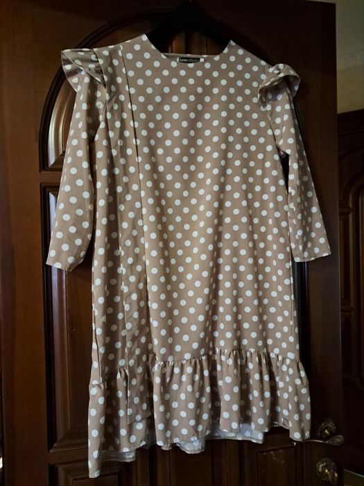 Сукня в горошок.
