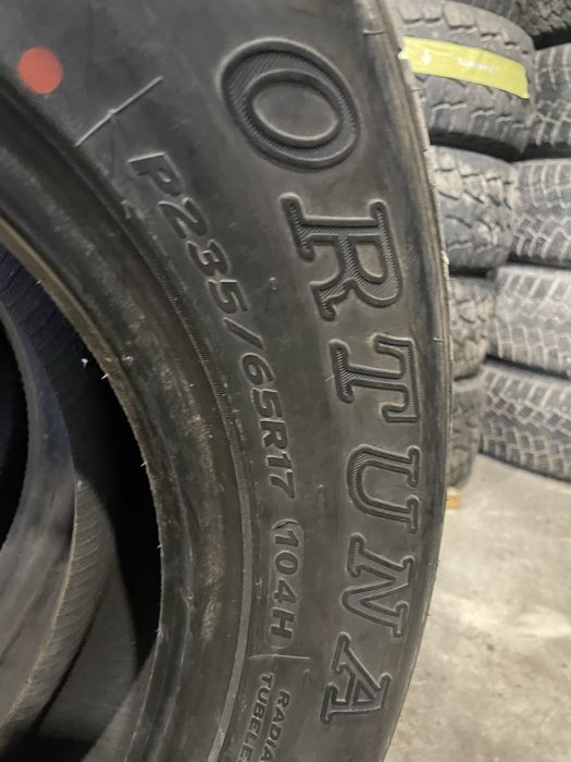 Пара всесезонної резини 235/65 R17 Шини