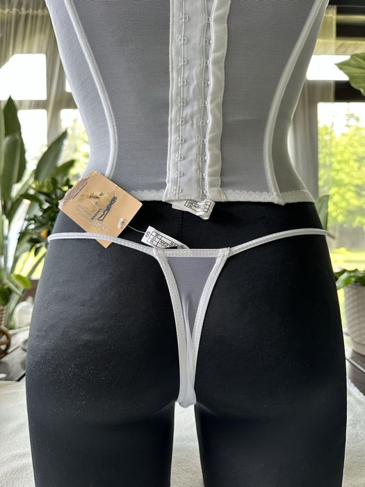 Komplet pół gorset r. 75C oraz stringi r. S