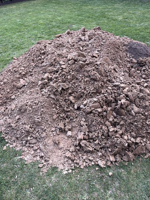 Oddam ziemię z wykopu (glina)