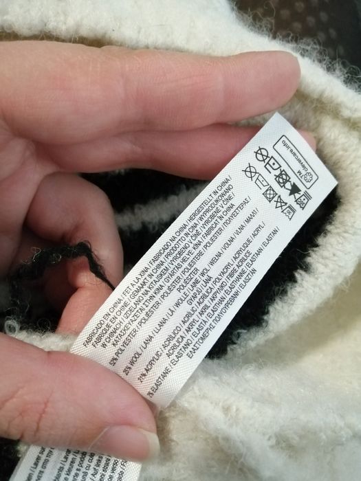 Шерстяний светр в смужки