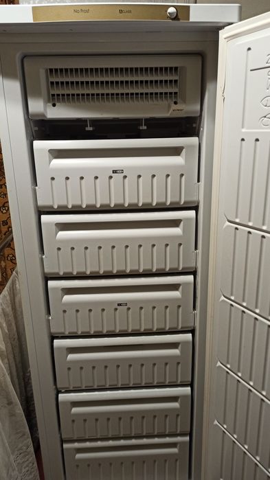 Продам Морозильную Камеру No Frost Indesit