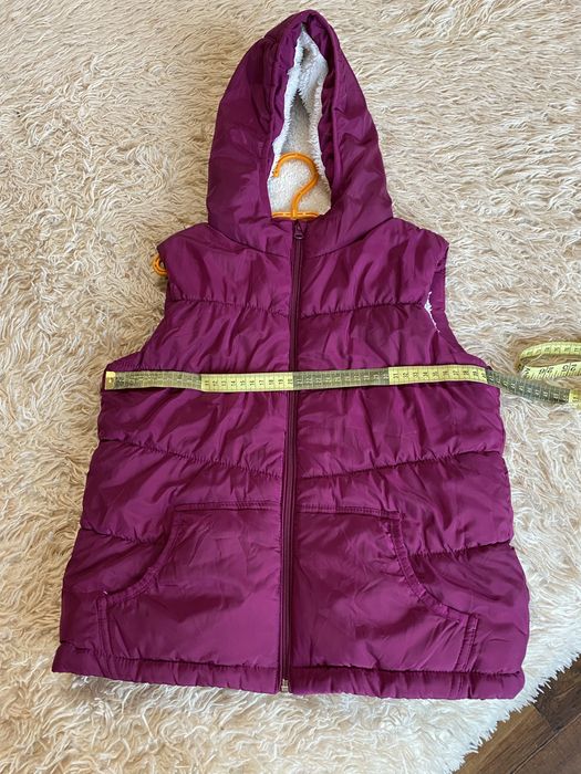 Жилетка безрукавка дуже гарна німецька   на 4-6 років на дівчинку