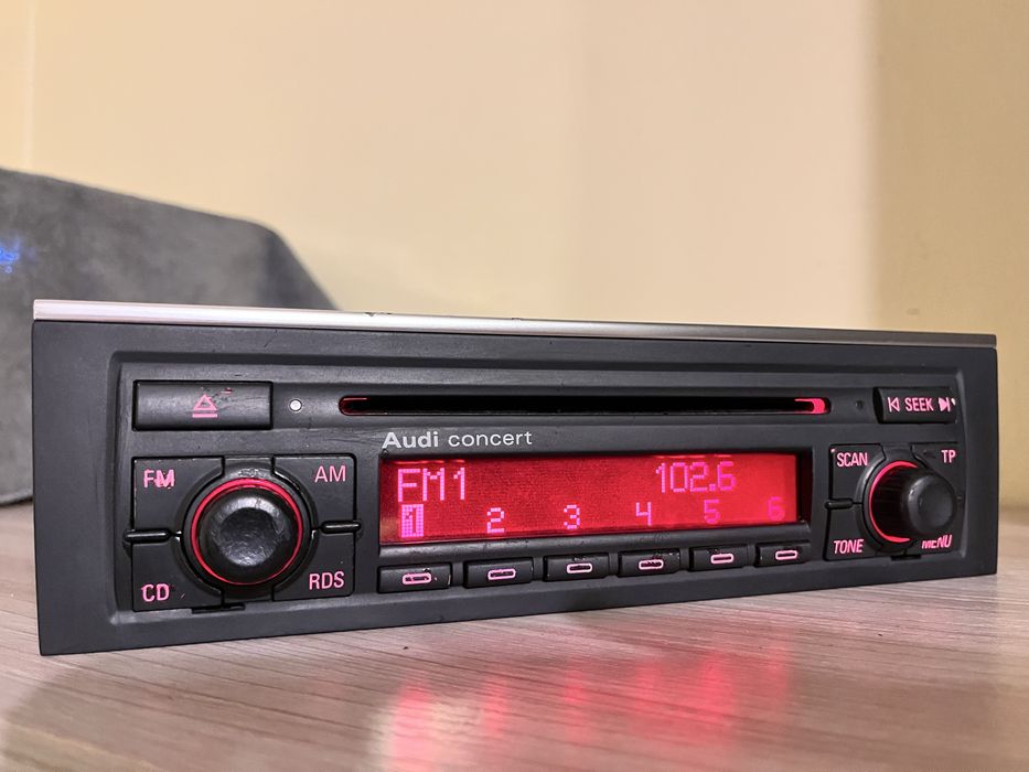 Radio Audi Concert 2 A4 B6/B7 - sprawne , z kodem
