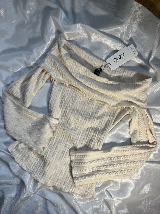 Кофта з відкритими плечима