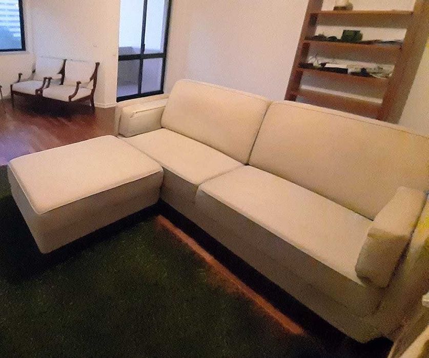 Sofá 2m + Puff amovível 100x70cm