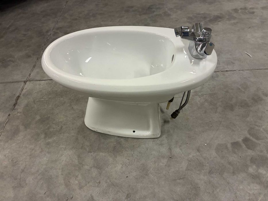 Bidé Valadares com Torneira em Inox - Qtd. 1 Und.