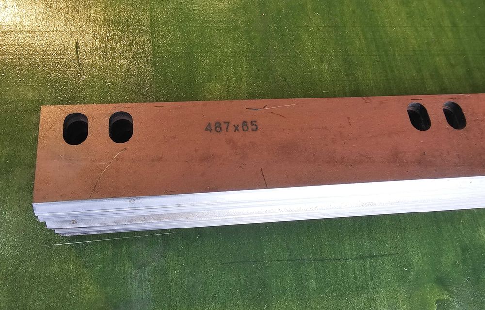 Nóż przystawki New Holland 233x60x6 otwór 30mm cały z Hardox500
