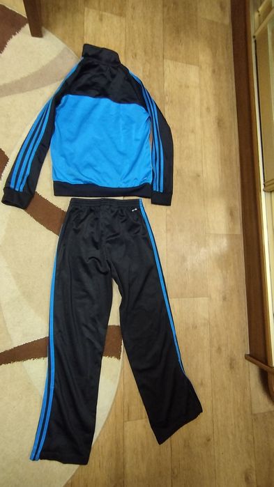 Продам спортивный костюм р. 140-160